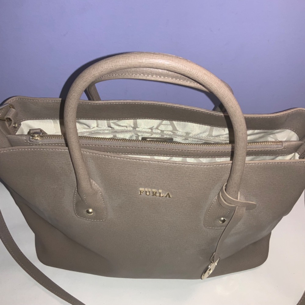 Furla textured leather tote shoulder bag with crossbody strap - Picture 2 of 8